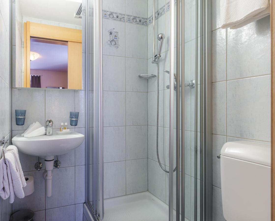 Guesthouse By The Rex Ζερμάτ Δωμάτιο φωτογραφία